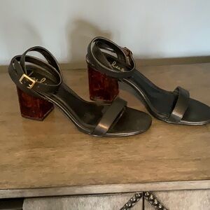 Lulus block heel with fun tortoise shell-look detail.